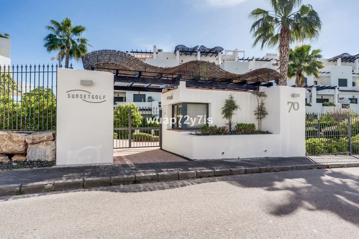 2 soveværelse Lejlighed til salg i New Golden Mile med swimmingpool - € 425.000 (Ref: 9972621)