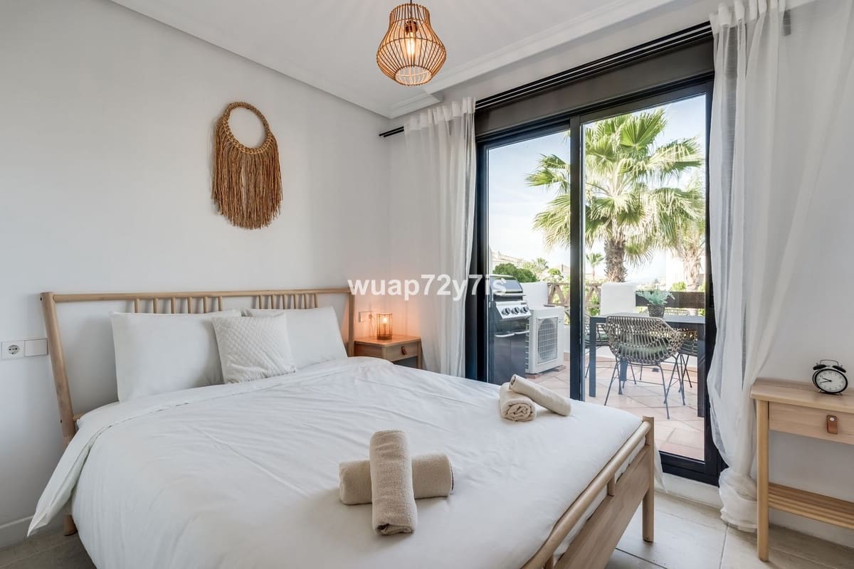 2 soveværelse Lejlighed til salg i New Golden Mile med swimmingpool - € 425.000 (Ref: 9972621)