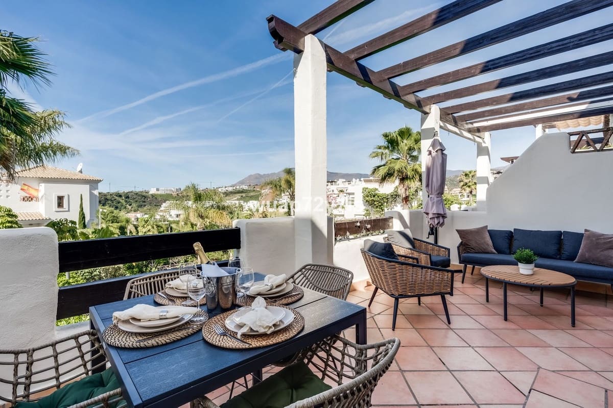 2 soveværelse Lejlighed til salg i New Golden Mile med swimmingpool - € 425.000 (Ref: 9972621)