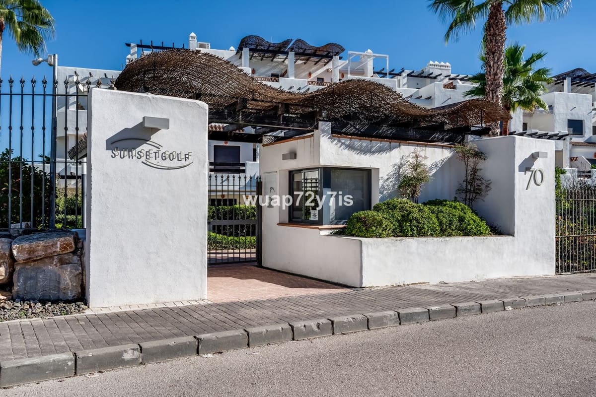 2 soveværelse Lejlighed til salg i New Golden Mile med swimmingpool - € 425.000 (Ref: 9972621)