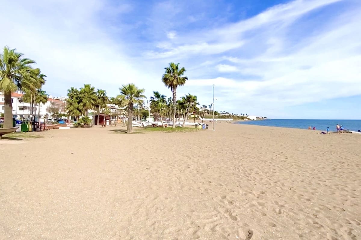 3 bedroom Apartment for sale in La Cala de Mijas with pool - € 489,950 (Ref: 9972622)