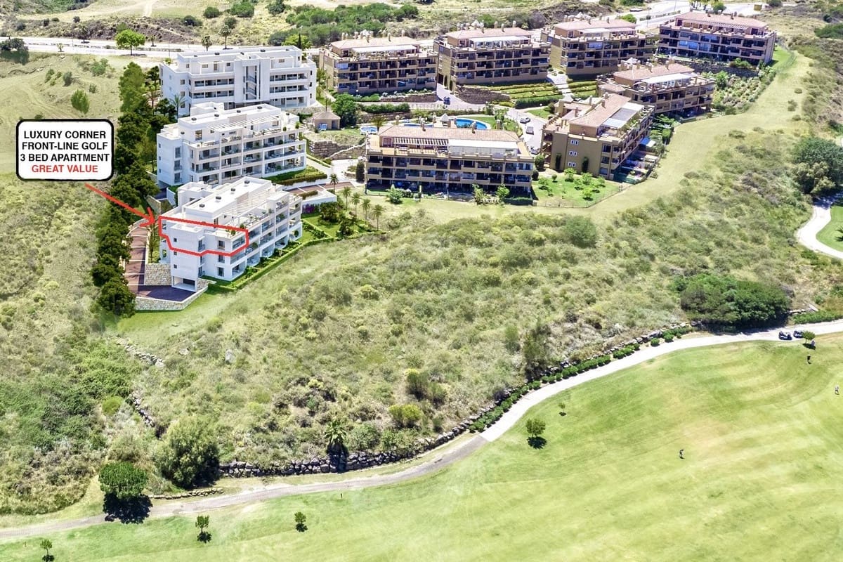 3 bedroom Apartment for sale in La Cala de Mijas with pool - € 489,950 (Ref: 9972622)