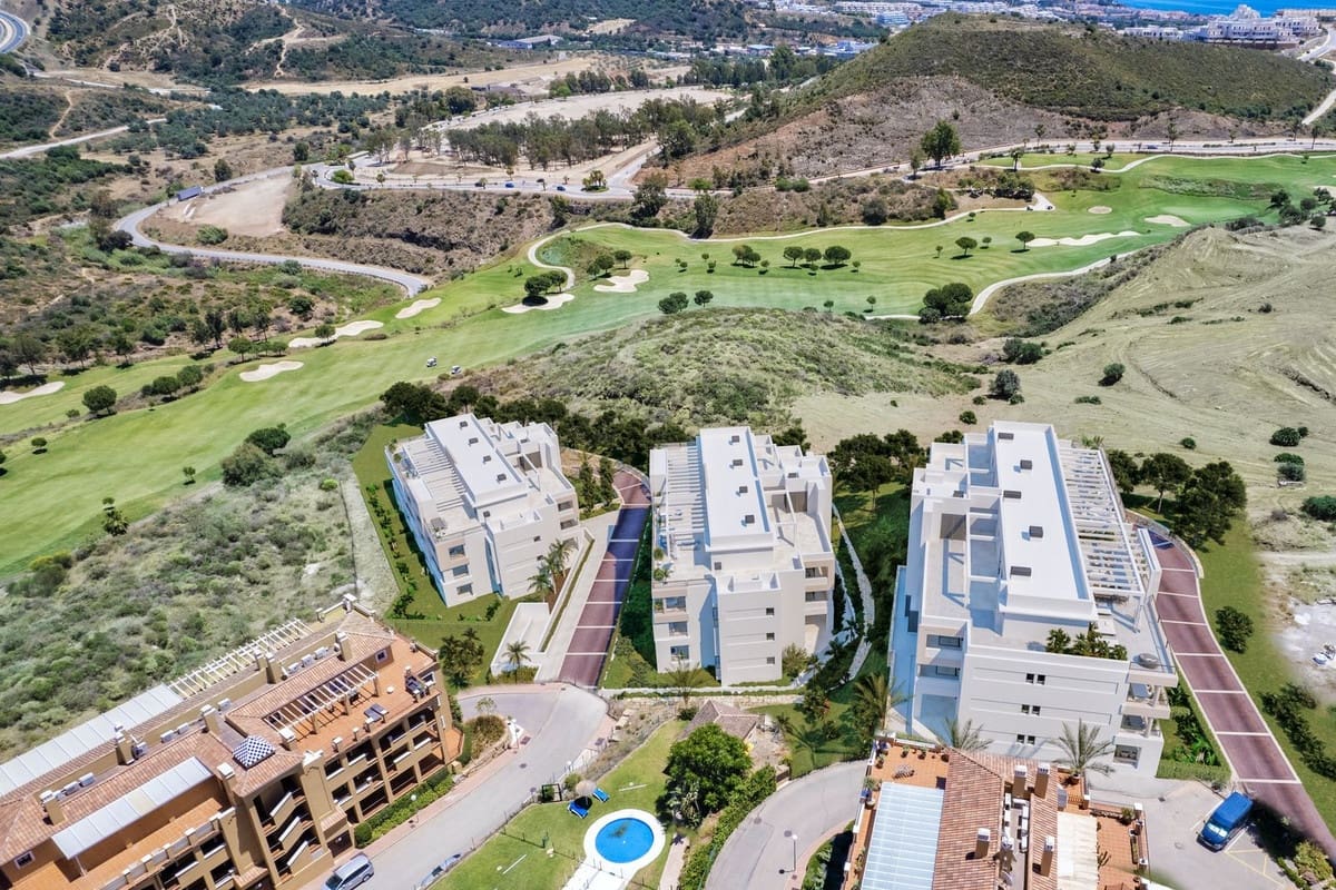 3 bedroom Apartment for sale in La Cala de Mijas with pool - € 489,950 (Ref: 9972622)