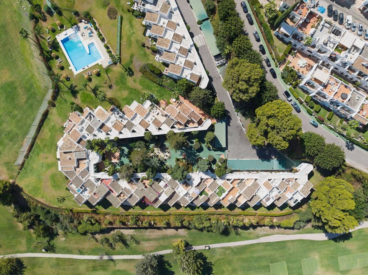 2 soverom Leilighet til salgs i Nueva Andalucia med svømmebasseng - € 449 000 (Ref: 9972624)