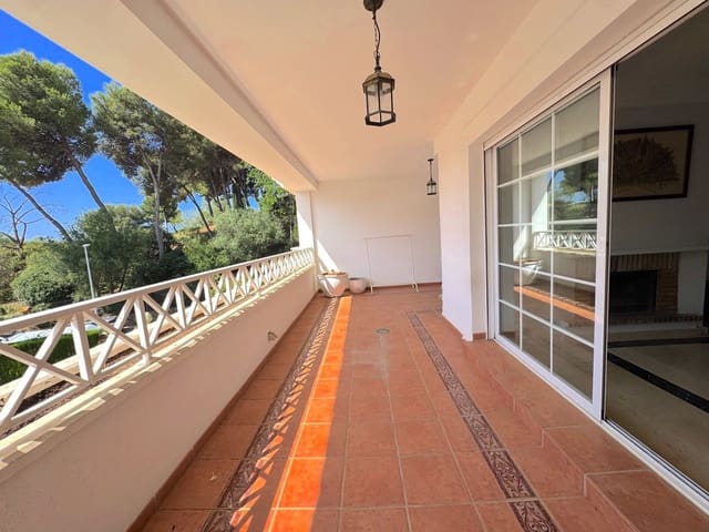 2 soveværelse Lejlighed til salg i Río Real, Marbella med swimmingpool garage - € 425.000 (Ref: 9972625)