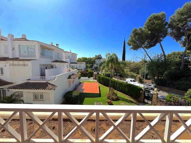 2 soveværelse Lejlighed til salg i Río Real, Marbella med swimmingpool garage - € 425.000 (Ref: 9972625)
