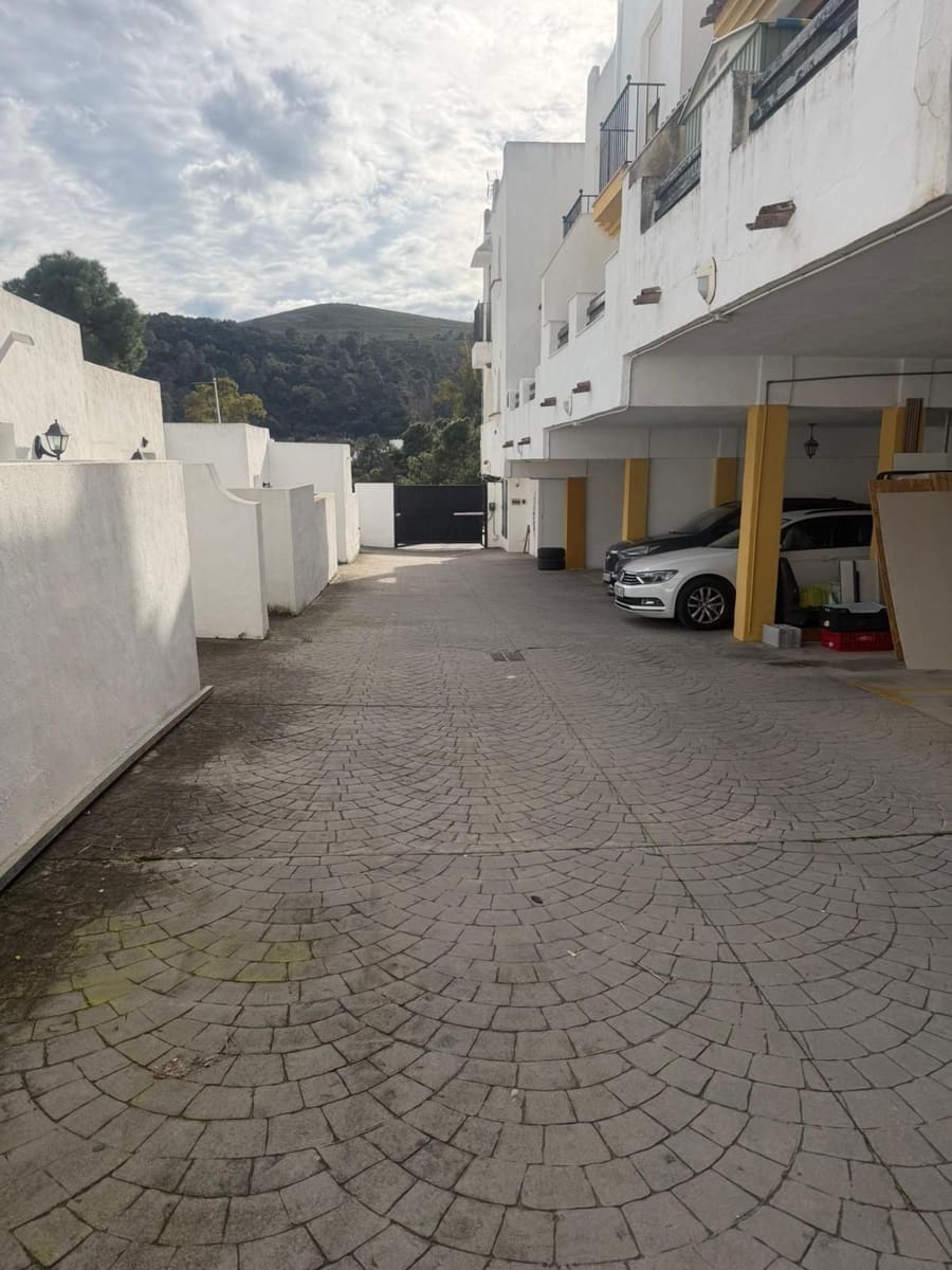 2 bedroom Townhouse for sale in Benahavis with garage - € 449,000 (Ref: 9972637)