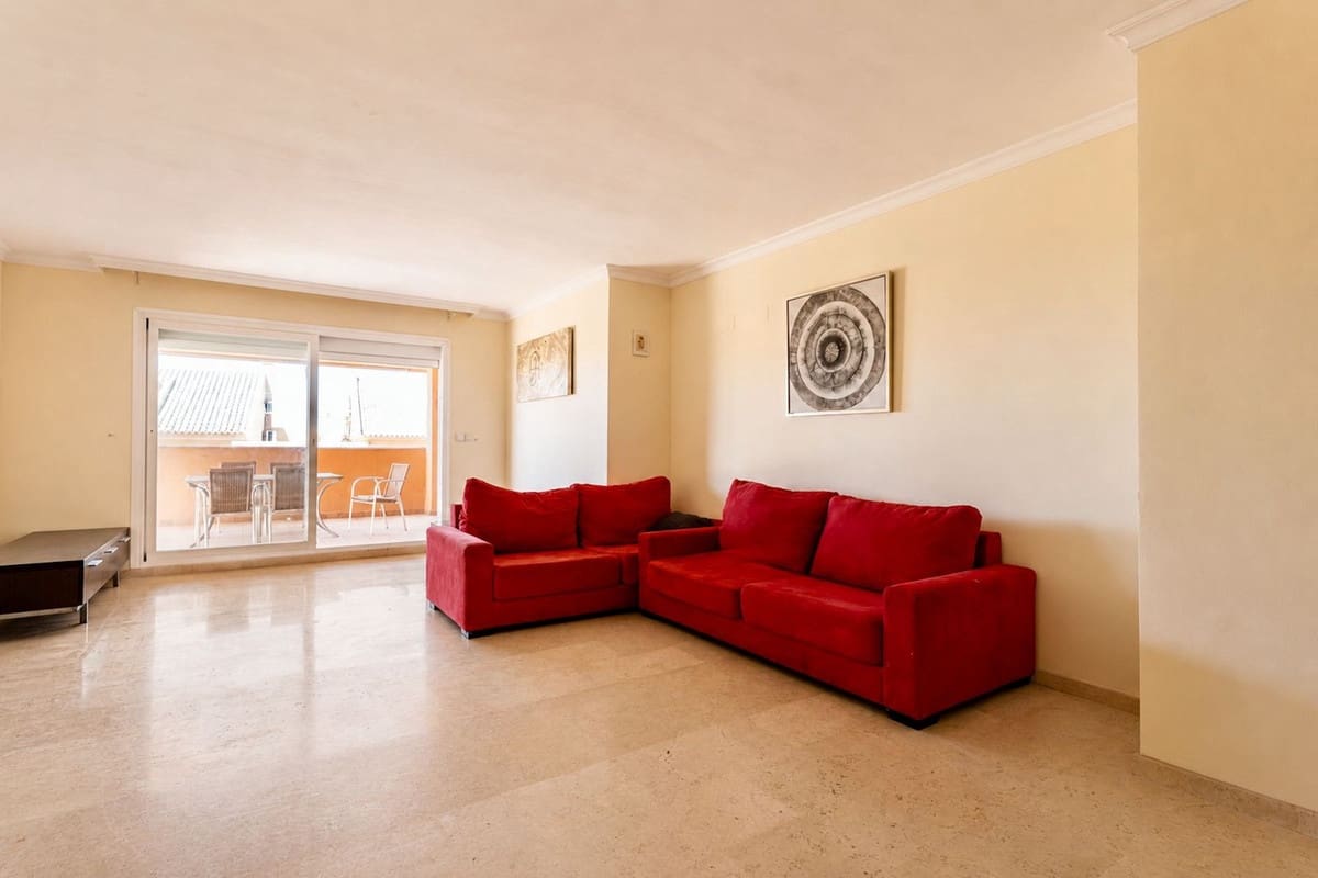 3 soverom Leilighet til salgs i Elviria med svømmebasseng - € 450 000 (Ref: 9972640)