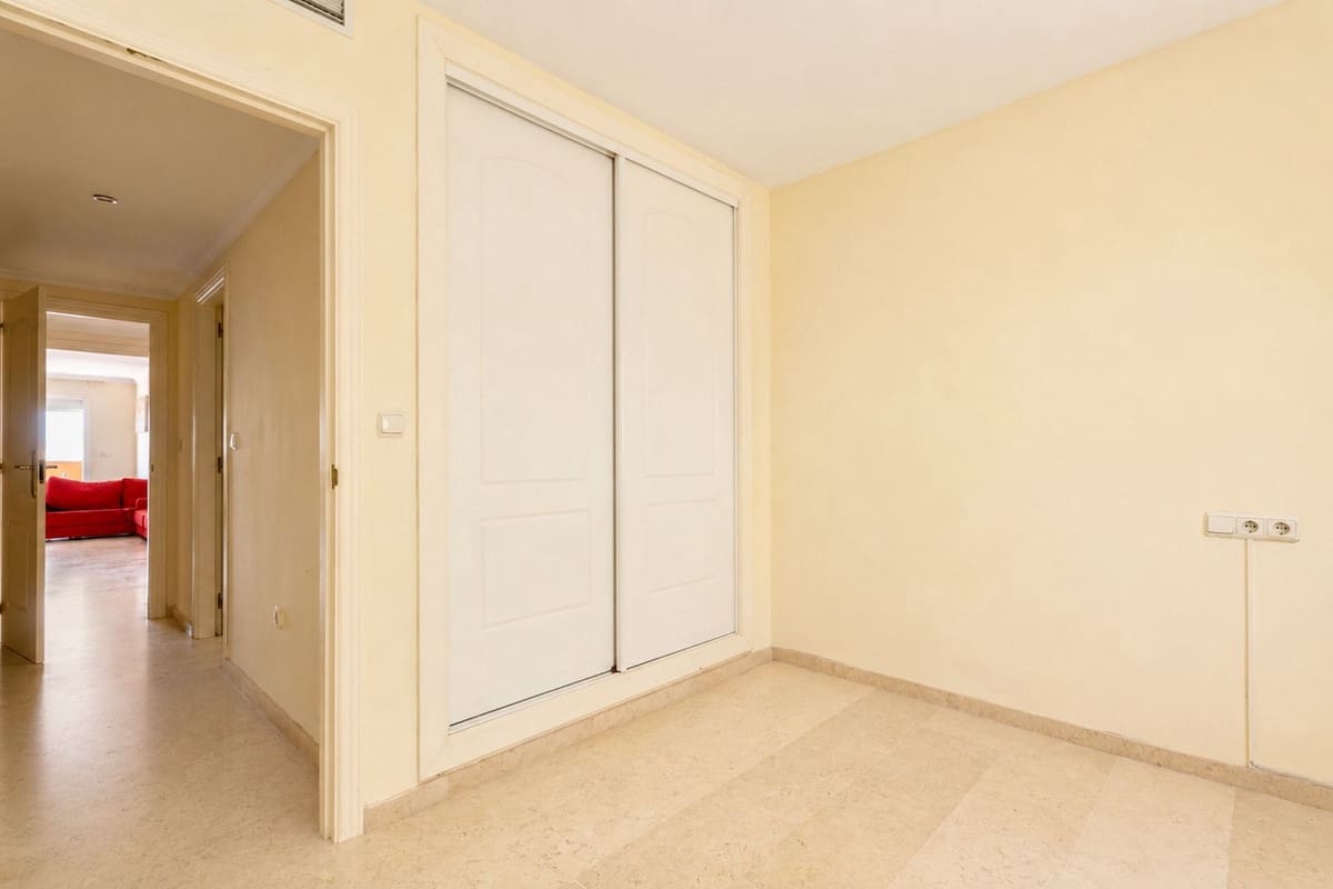 3 soverom Leilighet til salgs i Elviria med svømmebasseng - € 450 000 (Ref: 9972640)