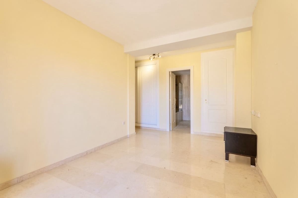 3 soverom Leilighet til salgs i Elviria med svømmebasseng - € 450 000 (Ref: 9972640)