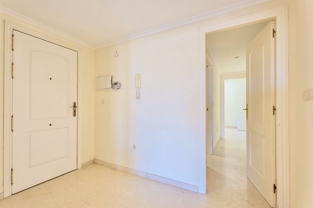 3 soverom Leilighet til salgs i Elviria med svømmebasseng - € 450 000 (Ref: 9972640)