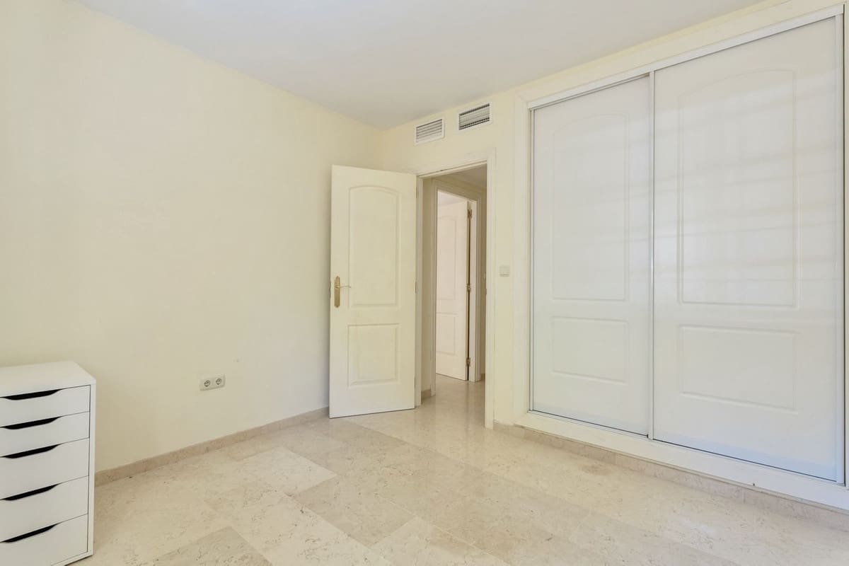 3 soverom Leilighet til salgs i Elviria med svømmebasseng - € 450 000 (Ref: 9972640)