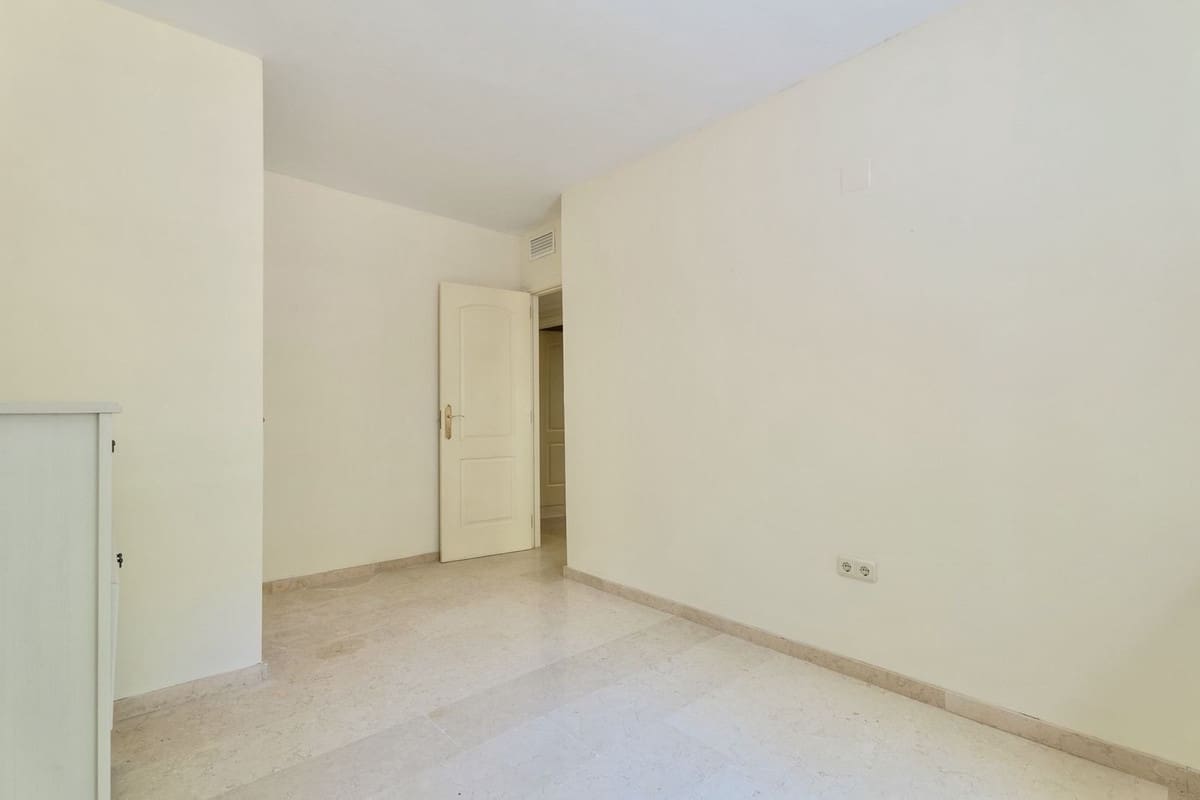 3 soverom Leilighet til salgs i Elviria med svømmebasseng - € 450 000 (Ref: 9972640)