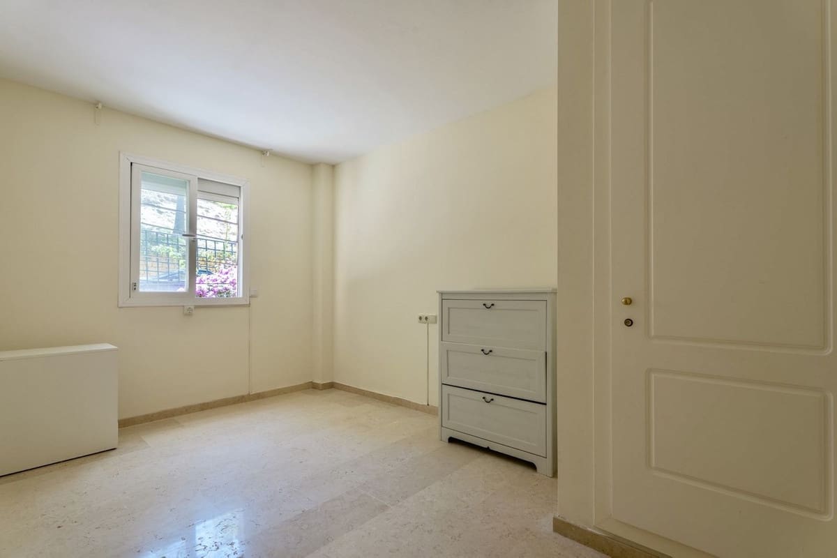 3 soverom Leilighet til salgs i Elviria med svømmebasseng - € 450 000 (Ref: 9972640)