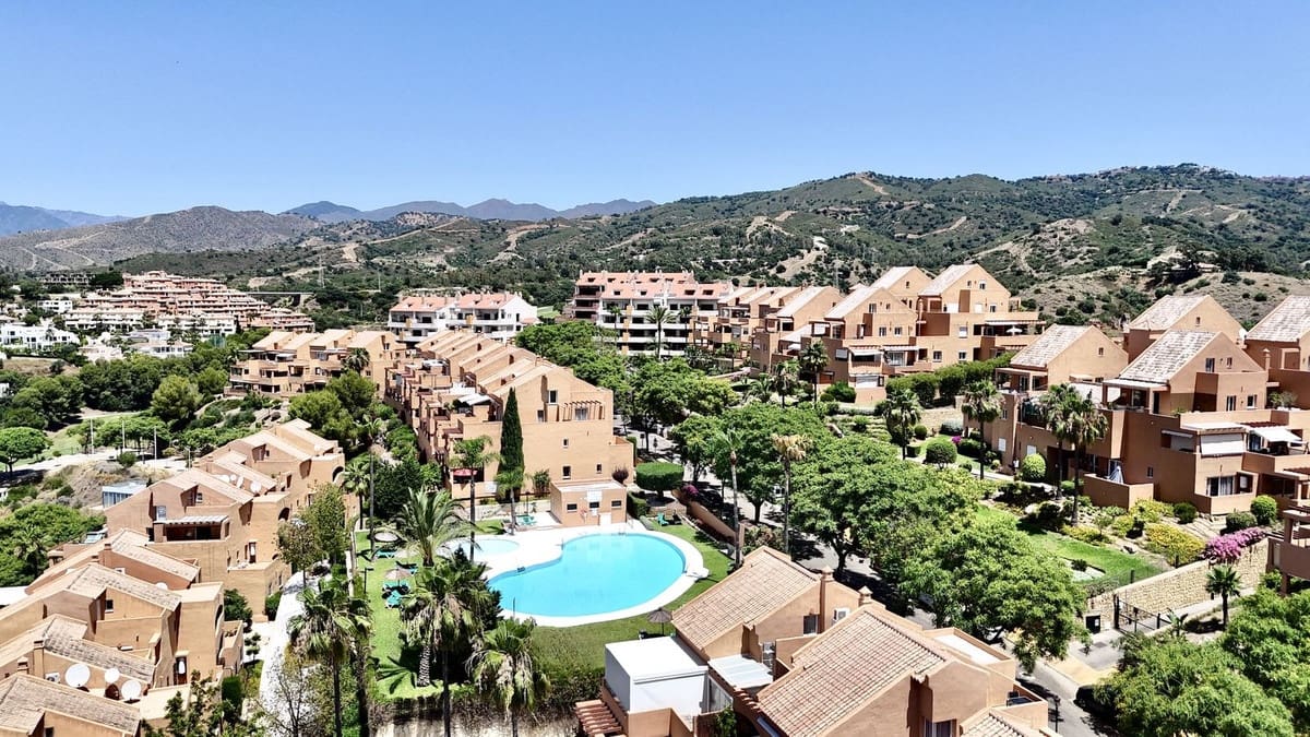3 soverom Leilighet til salgs i Elviria med svømmebasseng - € 450 000 (Ref: 9972640)