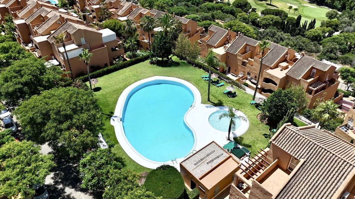3 soverom Leilighet til salgs i Elviria med svømmebasseng - € 450 000 (Ref: 9972640)