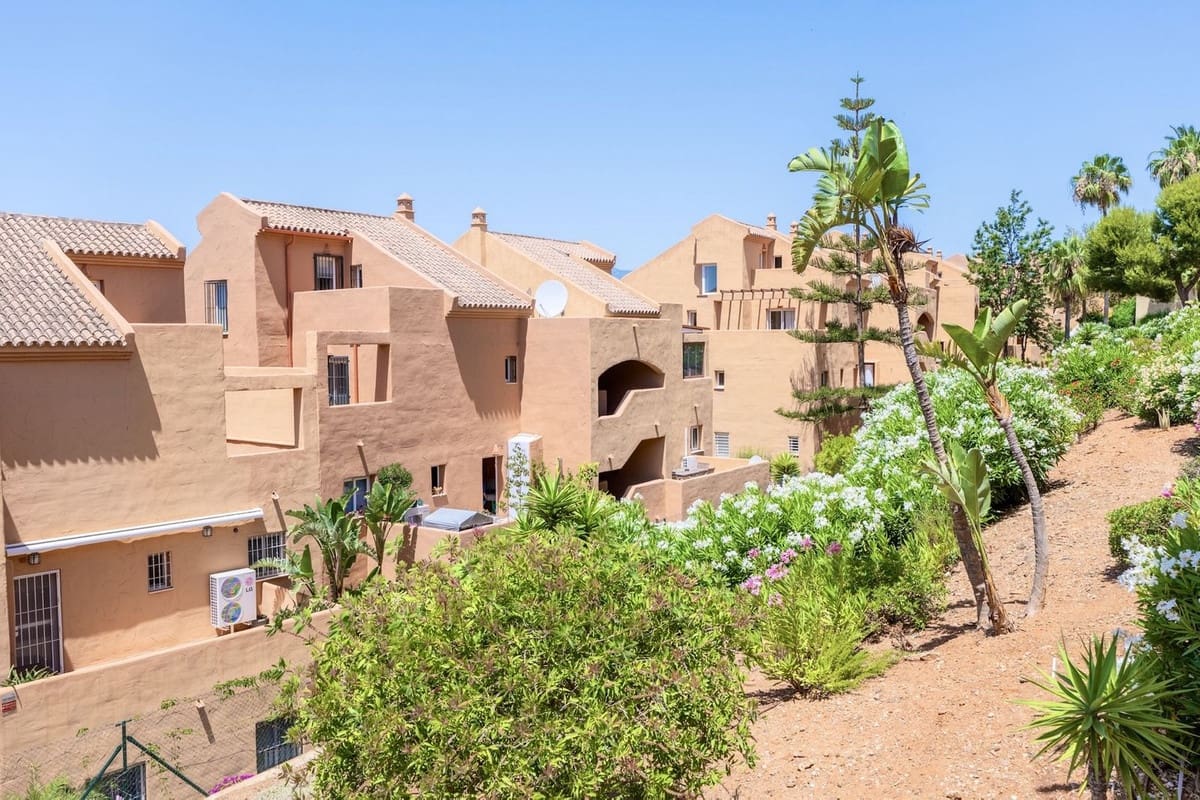 3 soverom Leilighet til salgs i Elviria med svømmebasseng - € 450 000 (Ref: 9972640)