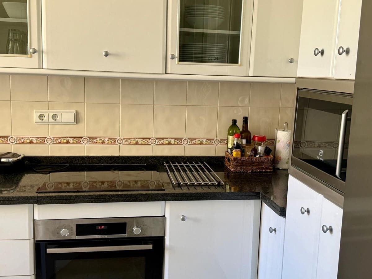 3 bedroom Apartment for sale in Calahonda with pool - € 425,000 (Ref: 9972645)