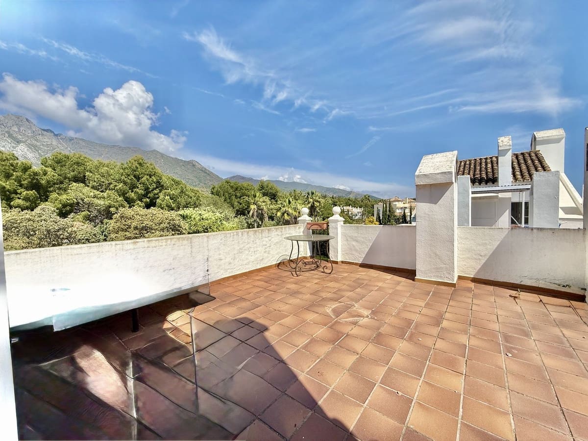 2 bedroom Apartment for sale in Marbella with pool - € 445,000 (Ref: 9972646)