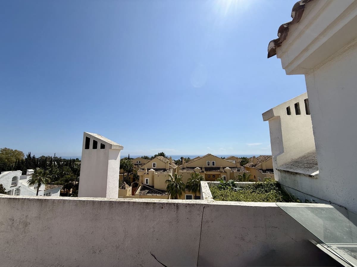2 bedroom Apartment for sale in Marbella with pool - € 445,000 (Ref: 9972646)