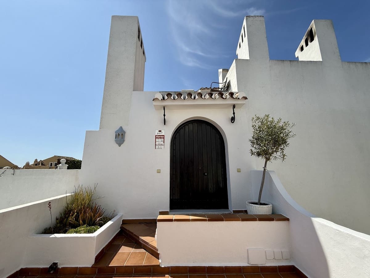 2 bedroom Apartment for sale in Marbella with pool - € 445,000 (Ref: 9972646)
