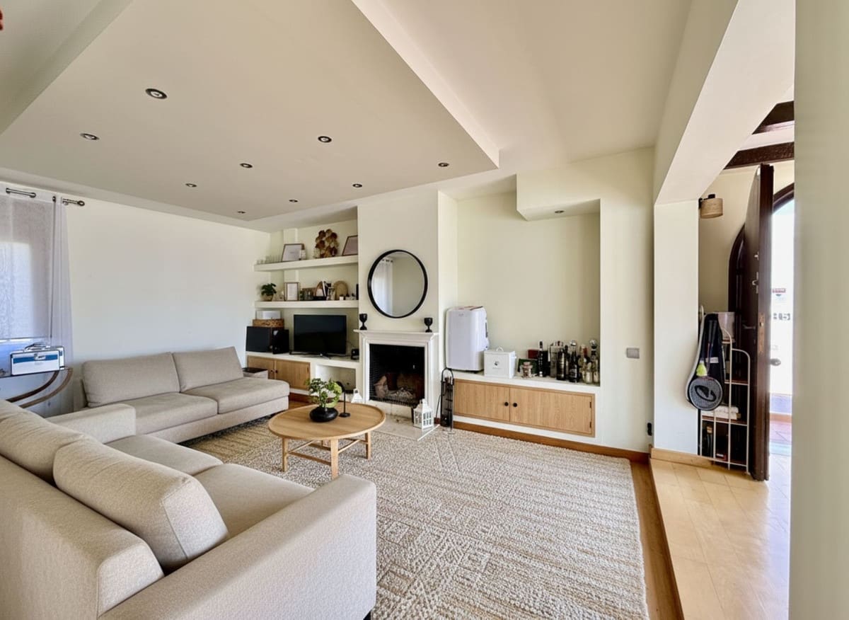 2 bedroom Apartment for sale in Marbella with pool - € 445,000 (Ref: 9972646)