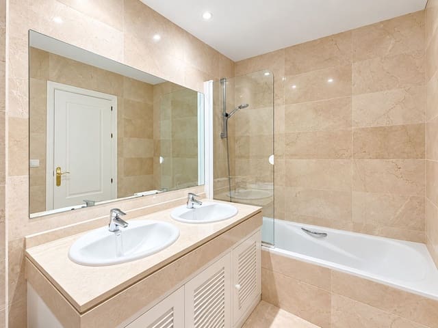 3 bedroom Apartment for sale in Los Arqueros, Benahavís with pool - € 435,000 (Ref: 9972647)
