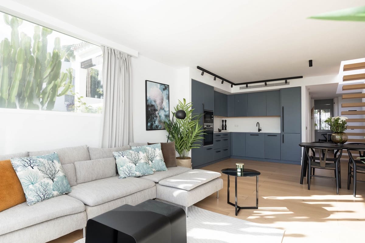 2 soveværelse Lejlighed til salg i Nueva Andalucia med swimmingpool - € 485.000 (Ref: 9972648)