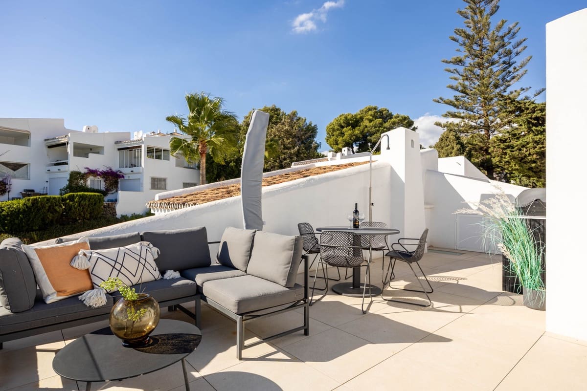 2 soveværelse Lejlighed til salg i Nueva Andalucia med swimmingpool - € 485.000 (Ref: 9972648)