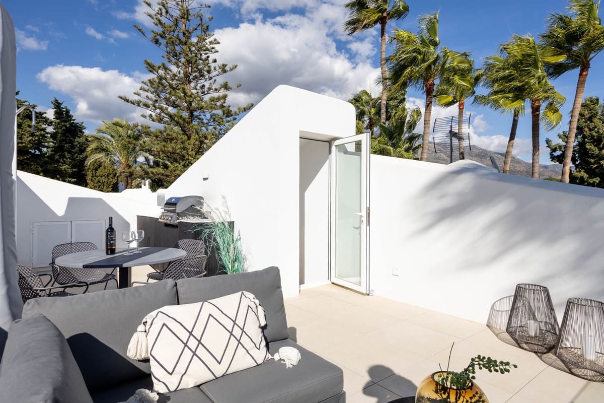 2 soveværelse Lejlighed til salg i Nueva Andalucia med swimmingpool - € 485.000 (Ref: 9972648)