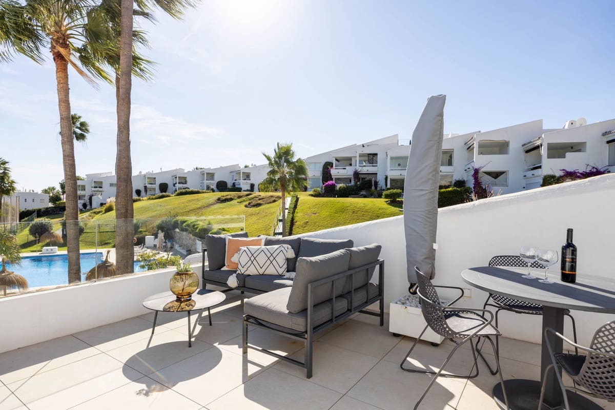 2 soveværelse Lejlighed til salg i Nueva Andalucia med swimmingpool - € 485.000 (Ref: 9972648)