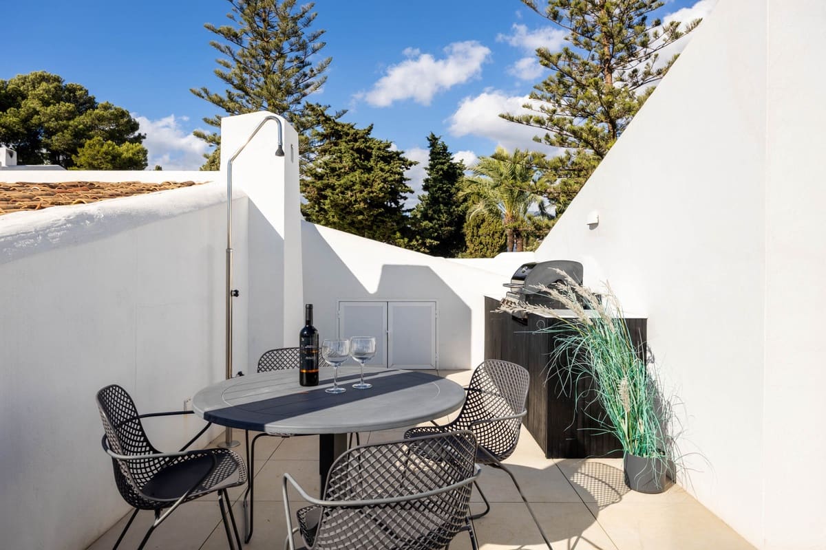 2 soveværelse Lejlighed til salg i Nueva Andalucia med swimmingpool - € 485.000 (Ref: 9972648)