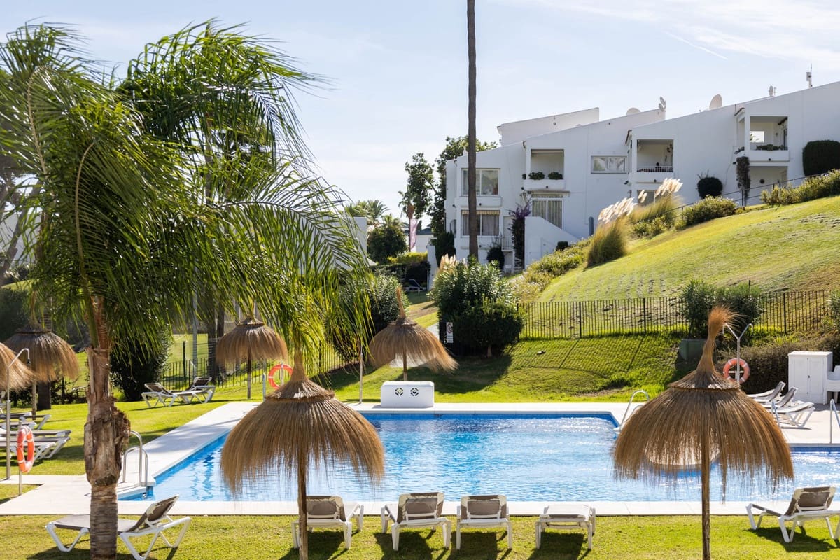2 soveværelse Lejlighed til salg i Nueva Andalucia med swimmingpool - € 485.000 (Ref: 9972648)