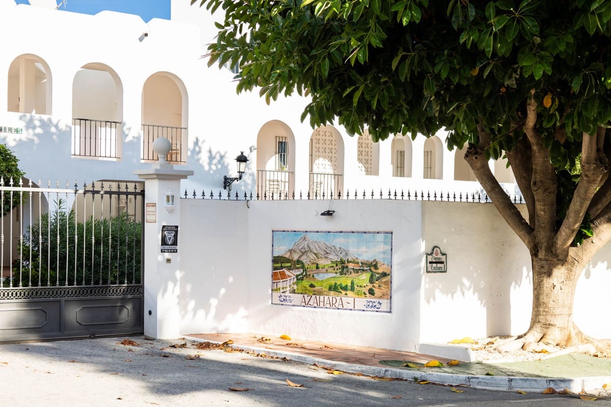 2 soveværelse Lejlighed til salg i Nueva Andalucia med swimmingpool - € 485.000 (Ref: 9972648)