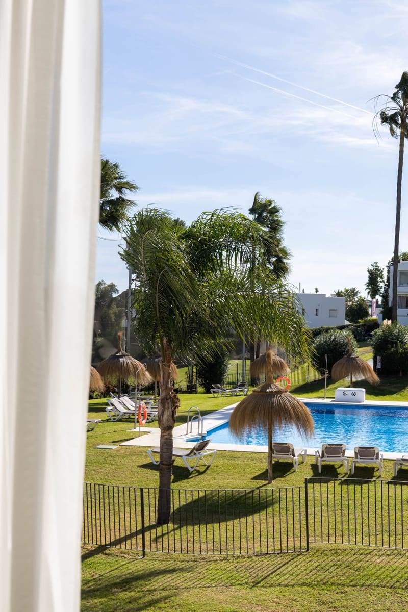 2 soveværelse Lejlighed til salg i Nueva Andalucia med swimmingpool - € 485.000 (Ref: 9972648)