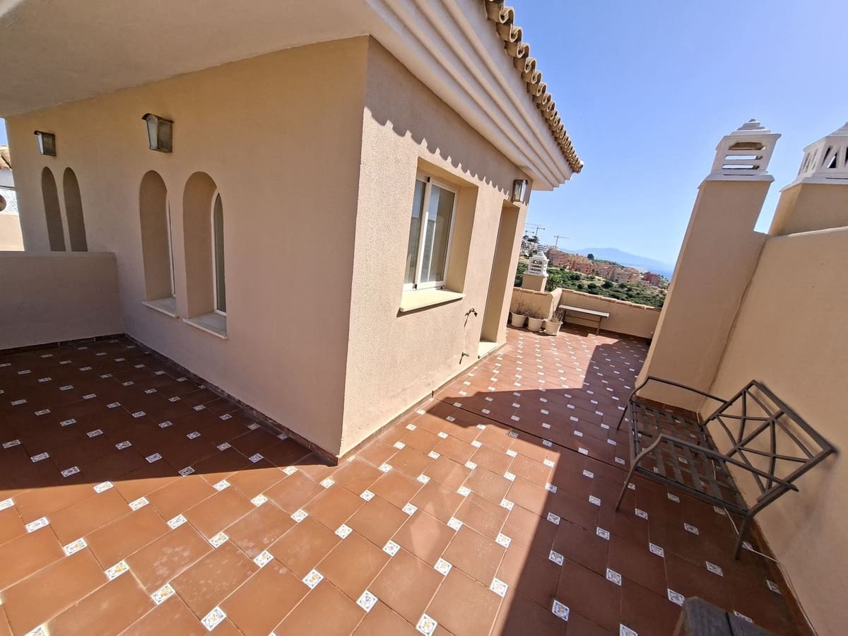 3 bedroom Townhouse for sale in La Duquesa / Puerto de la Duquesa with pool garage - € 430,000 (Ref: 9972650)