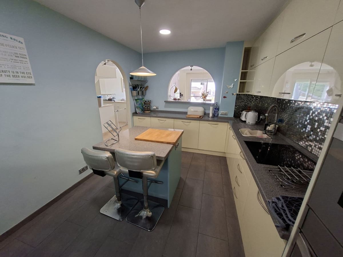 3 bedroom Townhouse for sale in La Duquesa / Puerto de la Duquesa with pool garage - € 430,000 (Ref: 9972650)