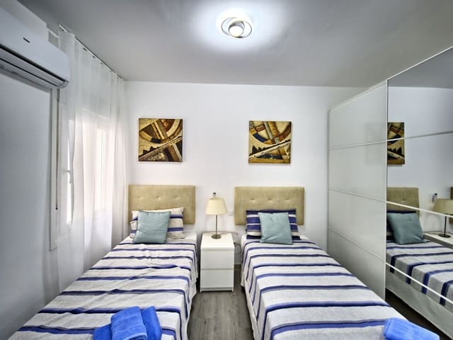 2 bedroom Apartment for sale in Marbella with pool - € 450,000 (Ref: 9972651)