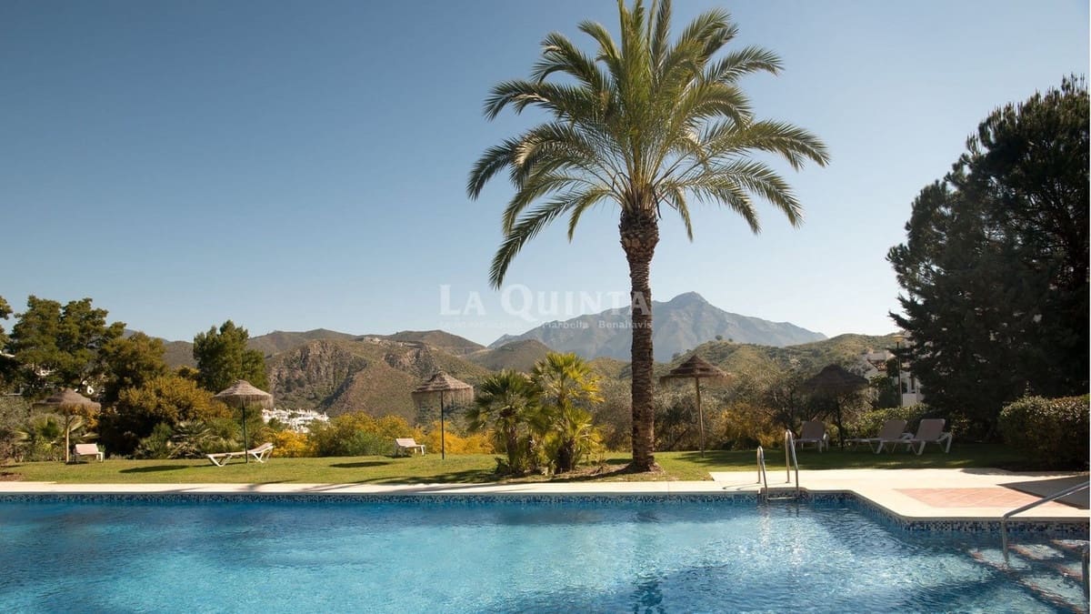2 sovrum Lägenhet till salu i Benahavis med pool - 449 000 € (Ref: 9972654)
