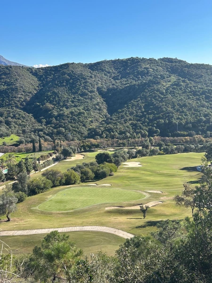 2 sovrum Lägenhet till salu i Benahavis med pool - 449 000 € (Ref: 9972654)