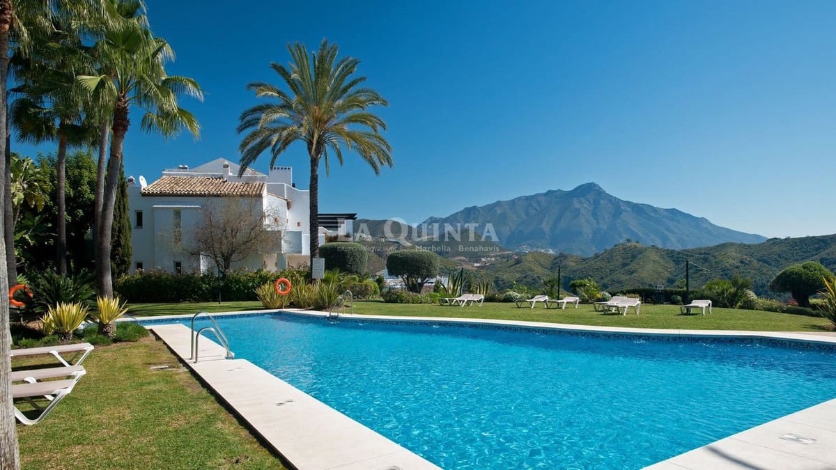 2 sovrum Lägenhet till salu i Benahavis med pool - 449 000 € (Ref: 9972654)