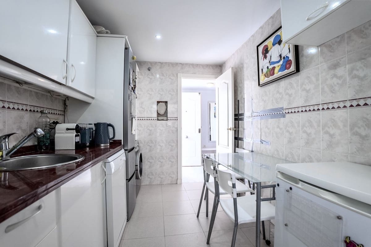 2 soveværelse Lejlighed til salg i Nueva Andalucia med swimmingpool - € 435.000 (Ref: 9972656)