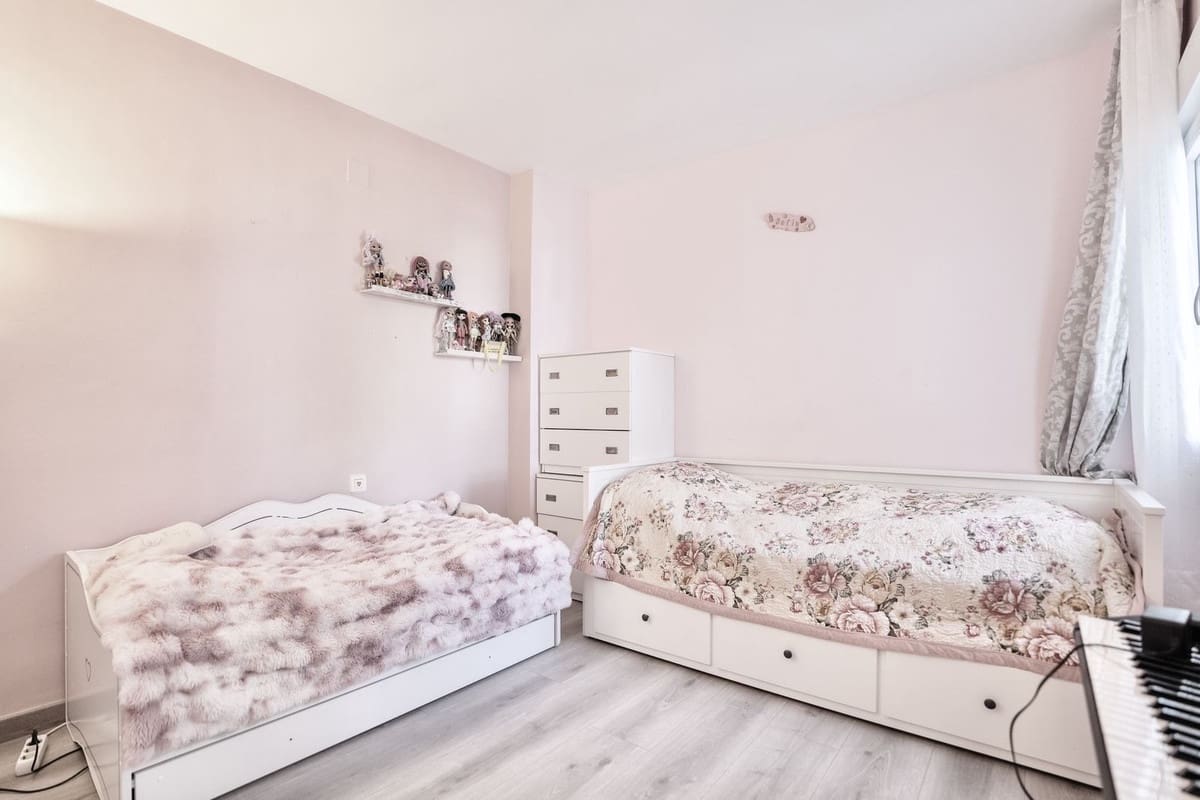 2 soveværelse Lejlighed til salg i Nueva Andalucia med swimmingpool - € 435.000 (Ref: 9972656)
