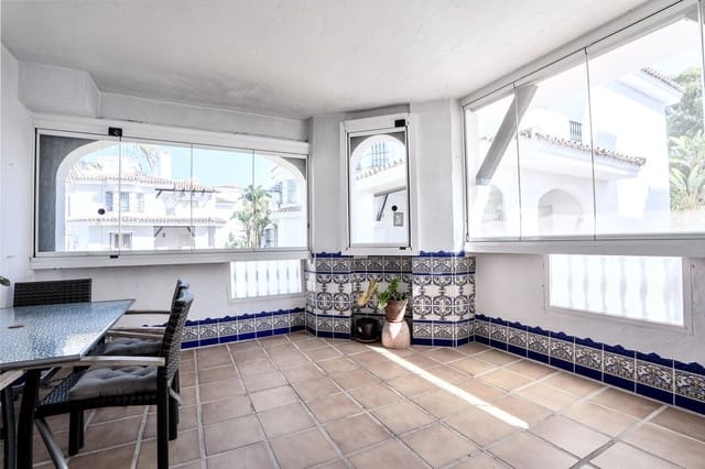 2 soveværelse Lejlighed til salg i Nueva Andalucia, Marbella med swimmingpool - € 435.000 (Ref: 9972656)