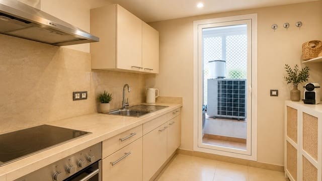 2 soveværelse Lejlighed til salg i El Paraiso, Estepona med swimmingpool garage - € 449.000 (Ref: 9972658)