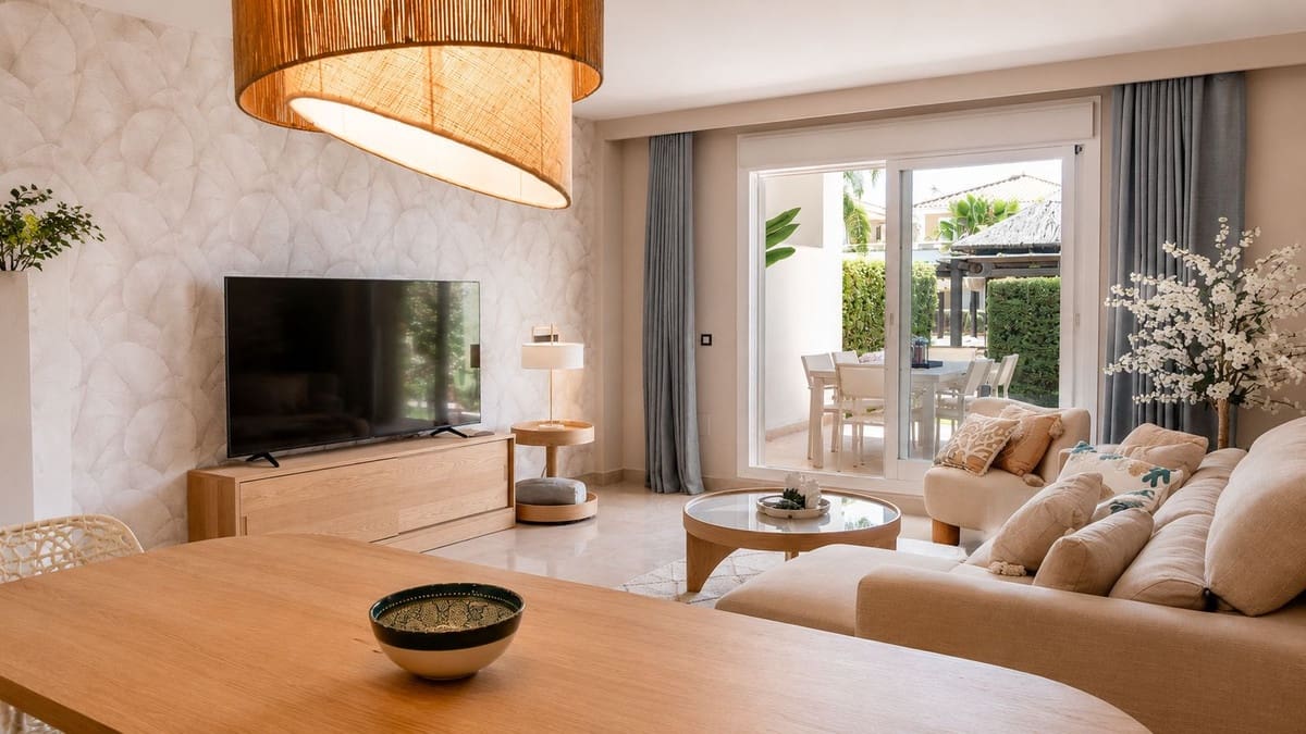 2 bedroom Apartment for sale in El Paraiso with pool garage - € 449,000 (Ref: 9972658)