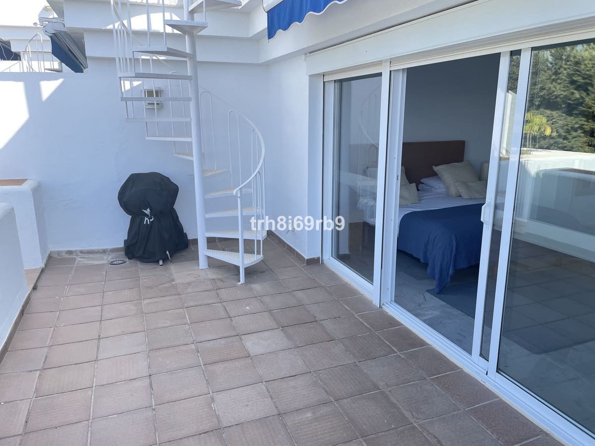 3 bedroom Apartment for sale in El Paraiso with pool - € 449,950 (Ref: 9972659)
