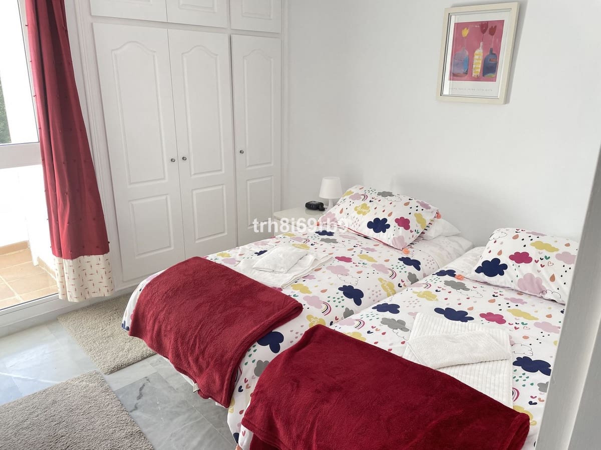 3 bedroom Apartment for sale in El Paraiso with pool - € 449,950 (Ref: 9972659)