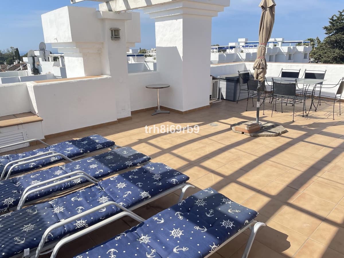 3 bedroom Apartment for sale in El Paraiso with pool - € 449,950 (Ref: 9972659)