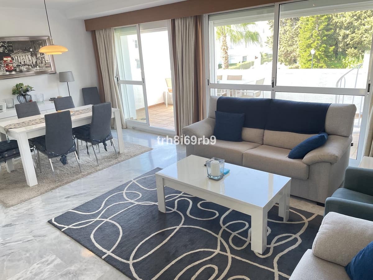 3 bedroom Apartment for sale in El Paraiso with pool - € 449,950 (Ref: 9972659)